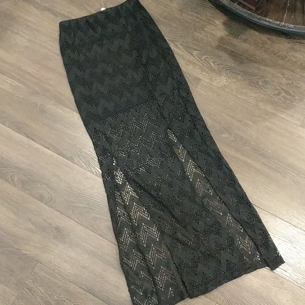 NWT La class blk crochet double slit skirt